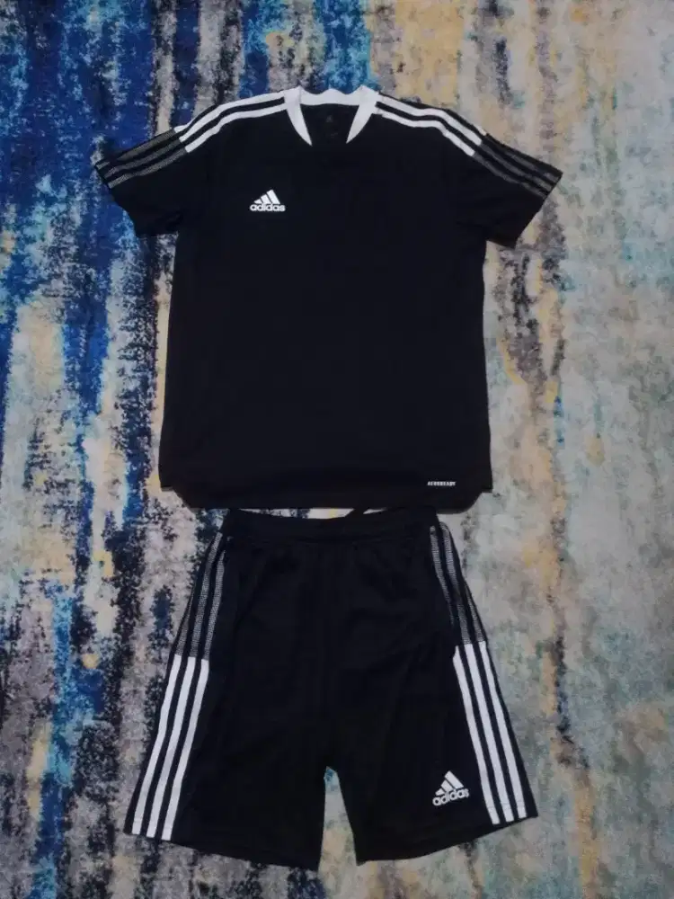 Adidas Tiro Setelan Celana Pendek & Kaos