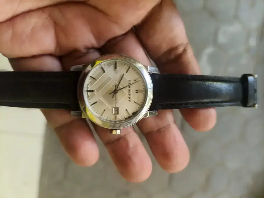 Jam tangan Burberry Kepala Radius 35 mm Second Batangan Original