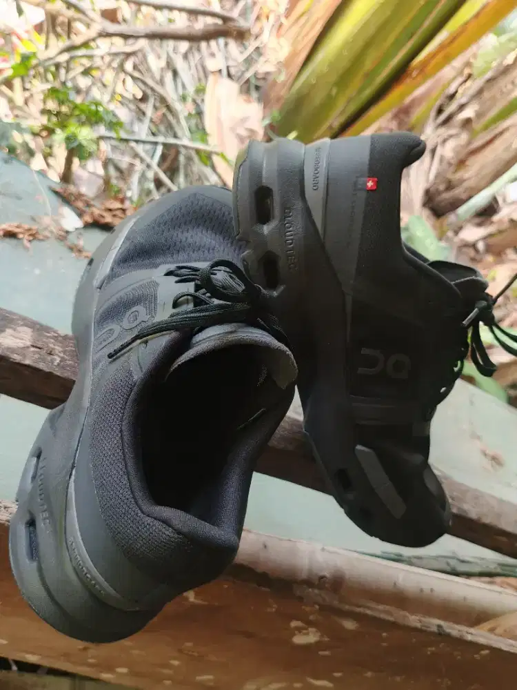 Jual sepatu on cloudpulse preloved original size 43 bisa bayar cod