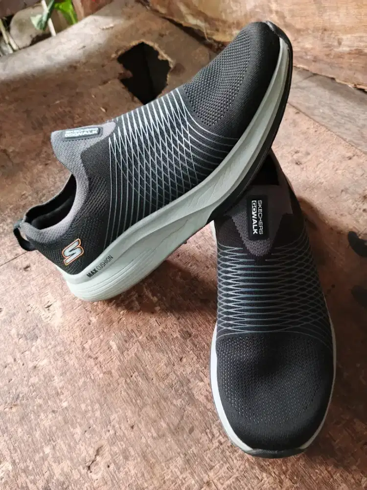 Jual sepatu Skechers slip on original size 44 bisa kirim bayar cod