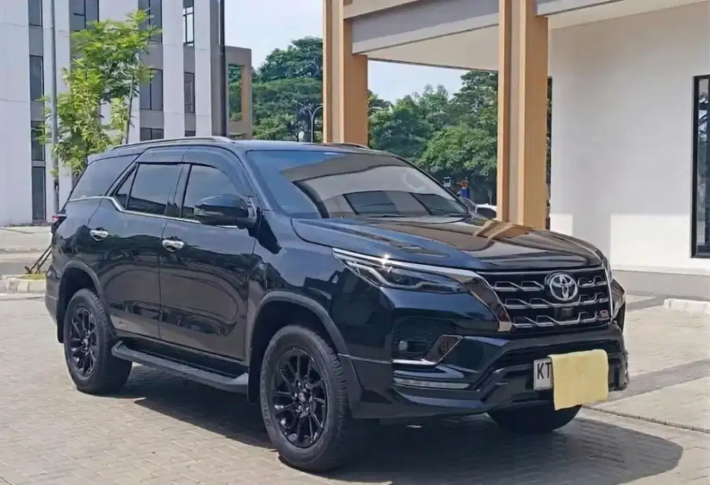 Dijual Toyota Fortuner th 2024 warna hitam type GR Sport automatic
