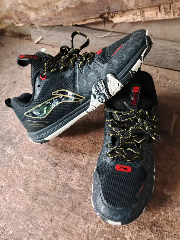 Jual sepatu Li-Ning batmiton original size 42 bisa kirim bayar cod