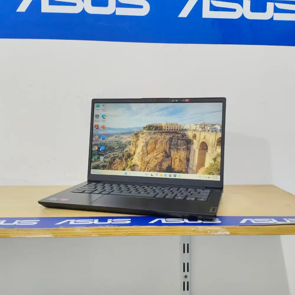 Laptop Second LENOVO V14 G4 ABP Ryzen 5 7430U (8GB/SSD 512GB) Garansi