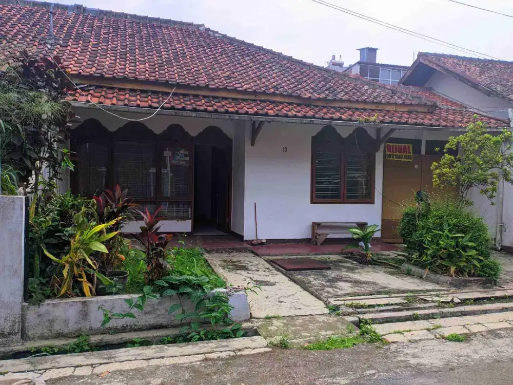 Rumah lama hitung tanah di Cijawura girang dekat kampus Uninus harga dibawah pasaran