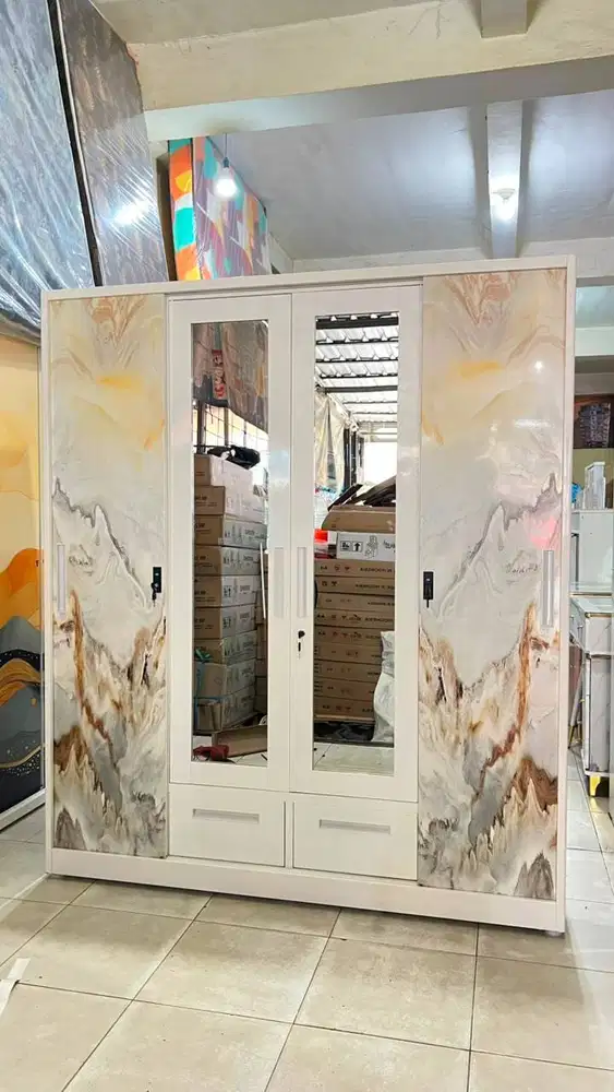 Lemari Pakaian Besi 4 Pintu Marble 160 cm