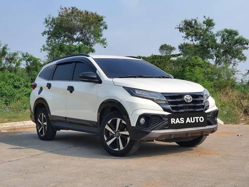 SIAP PAKAI!!  Toyota Rush 1.5 GR Sport AT 2024 Putih
