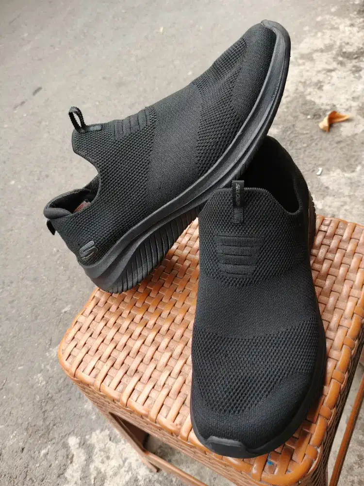 Jual sepatu Skechers slip on original size 45 bisa kirim bayar cod