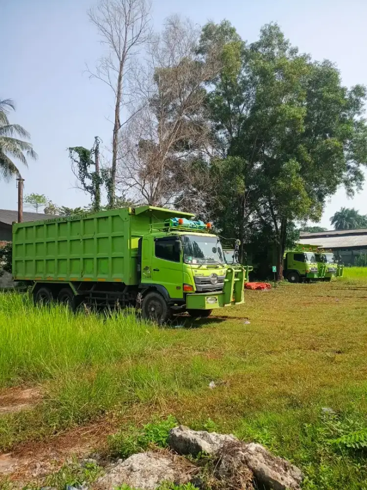 Dump truck Hino lohan tahun 2023