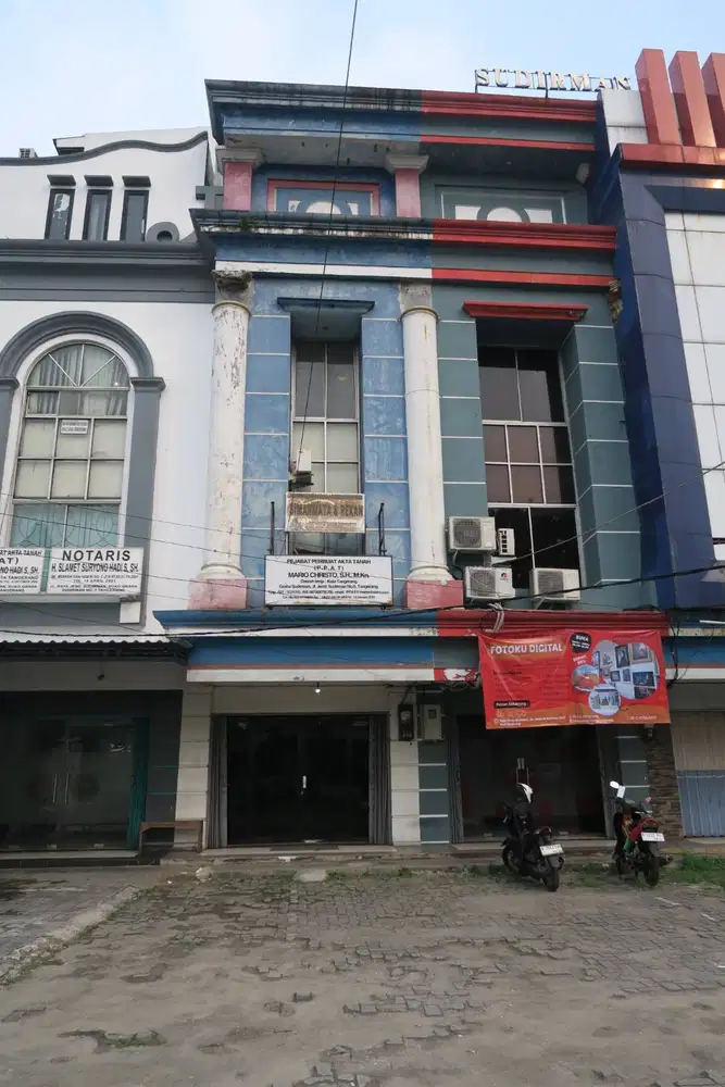 SEWA Ruko 3 Lantai Jl. Sudirman Tangerang, Baru Renovasi, Siap Pakai