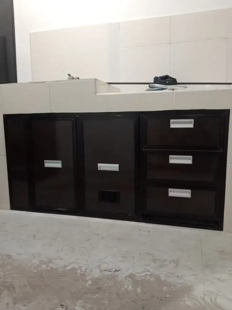 Lemari alumunium dan kitchen set