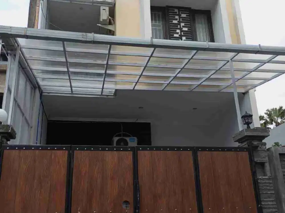 DISEWAKAN RUMAH 2 LANTAI PANJER DENPASAR SELATAN.