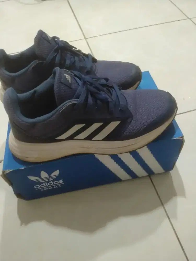 Sepatu Adidas size 42