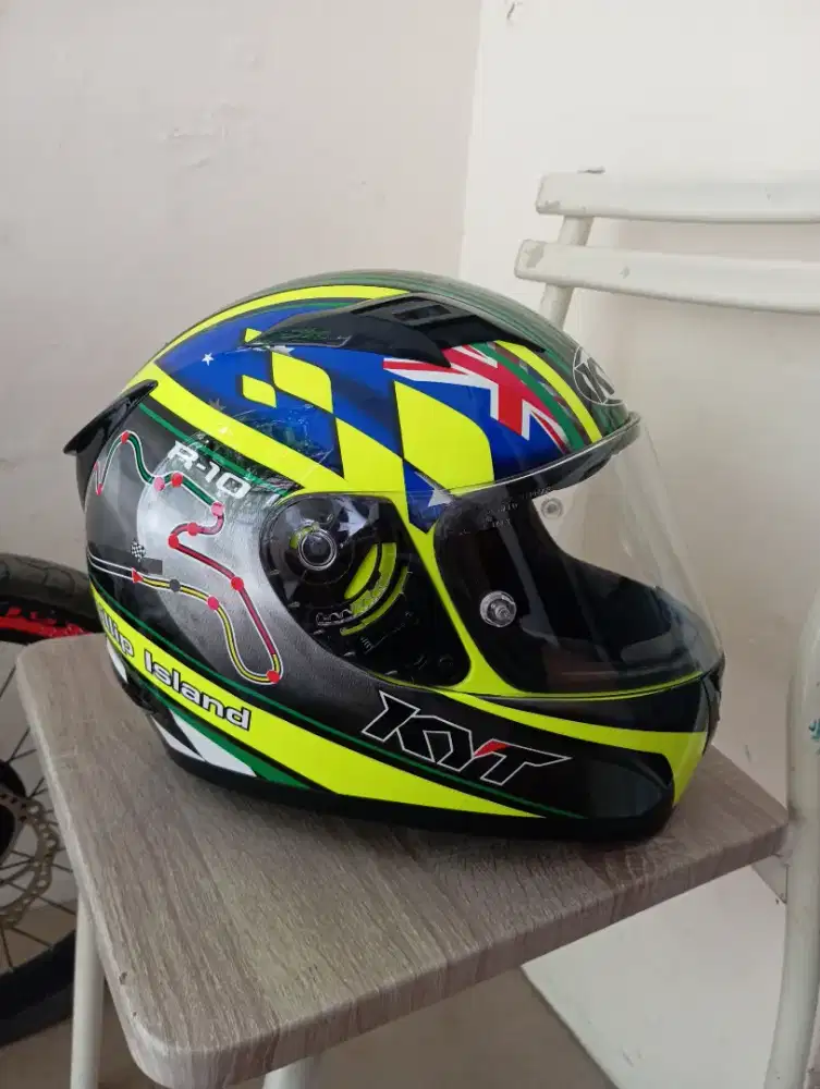 KYT R10 Philip Island size L