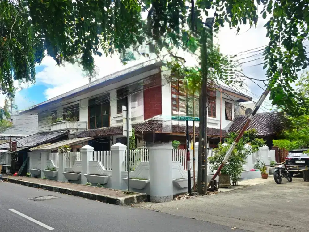 Dijual Rumah Luas di Kelapa Gading di Hoek Gading Raya