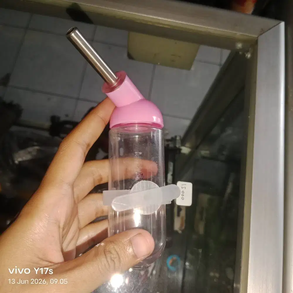 Tempat minum hamster