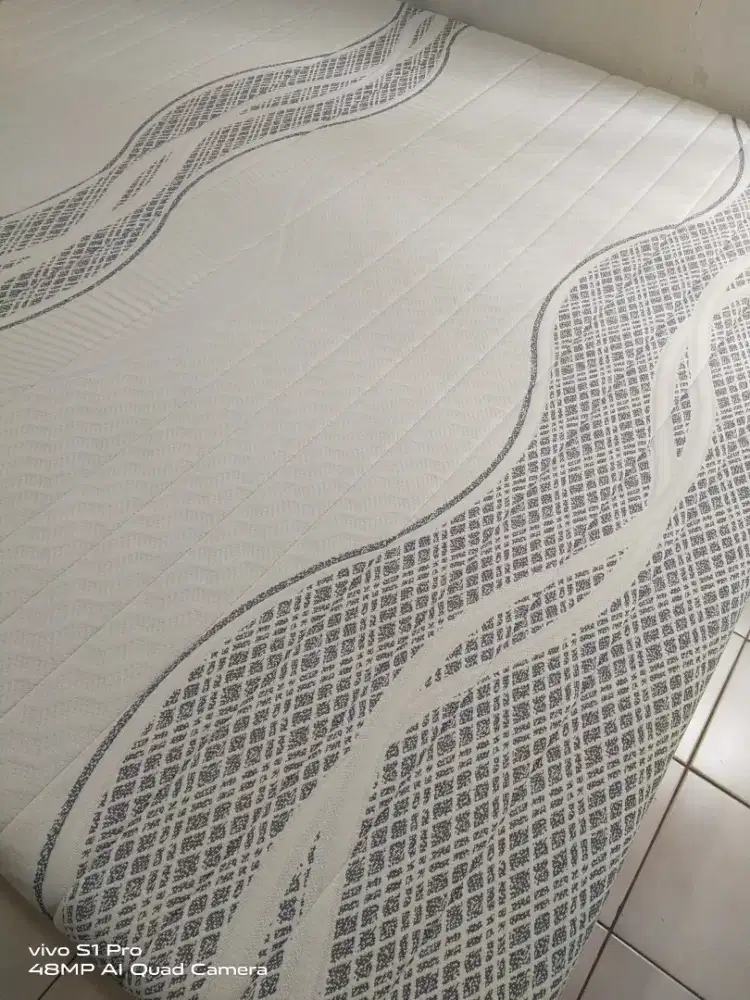 Spring bed merk.Serta, tanpa cacat dan noda. dipakai belum setahun