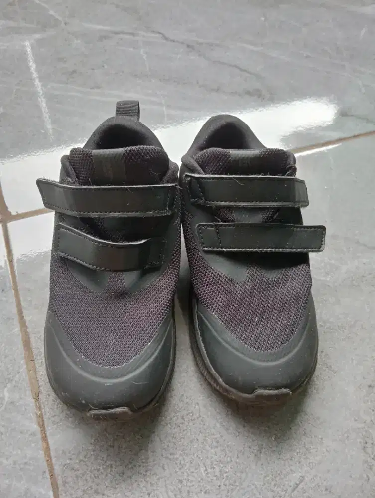 Sepatu anak nike