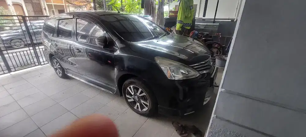 Nissan Grand Livina Hitam 2019 dari Baru