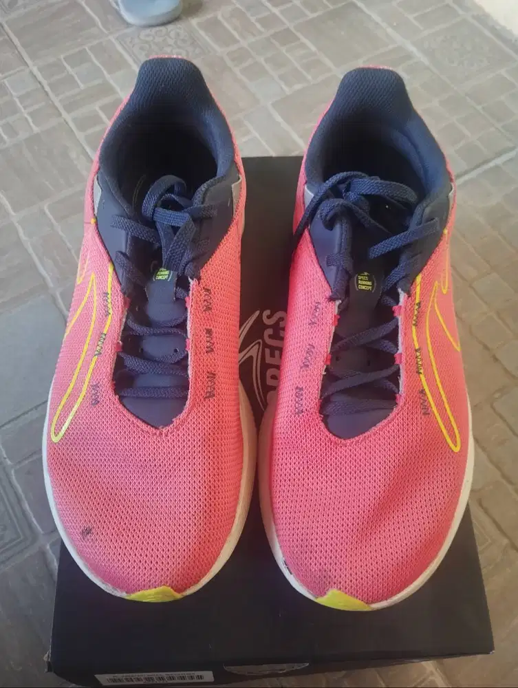 SPECS SEPATU RUNNING SKYGLIDE POINSETTIA NOIR BLUE SAFETY YELLOW
