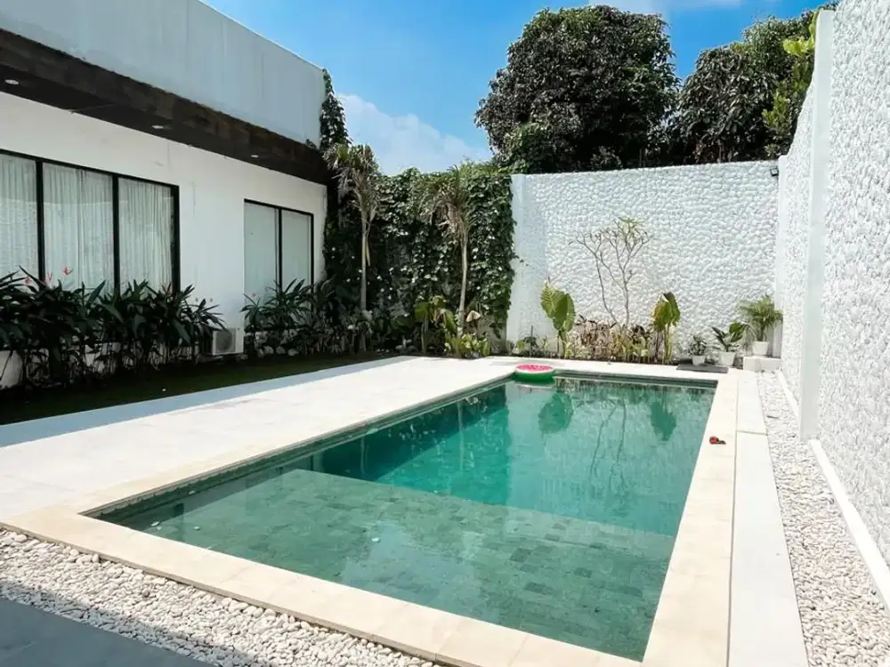 Rumah  Tanah Luas Ada Kolam Renang Di Burangkeng 5 Menit Ke Tol
