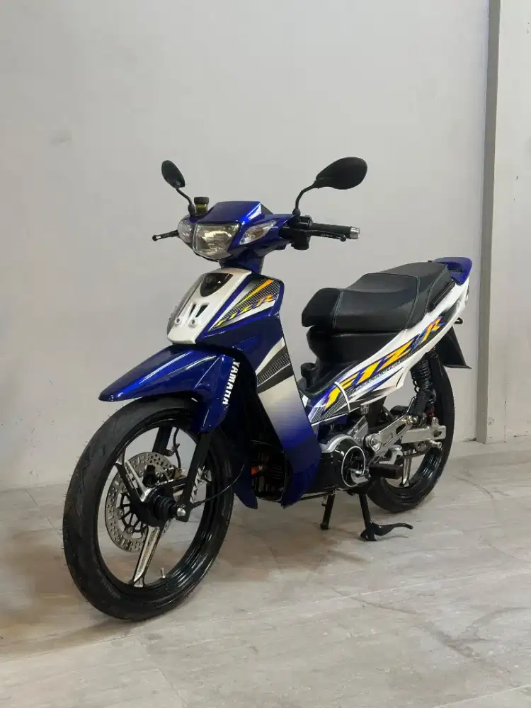 Yamaha F1ZR 2004 Putih biru