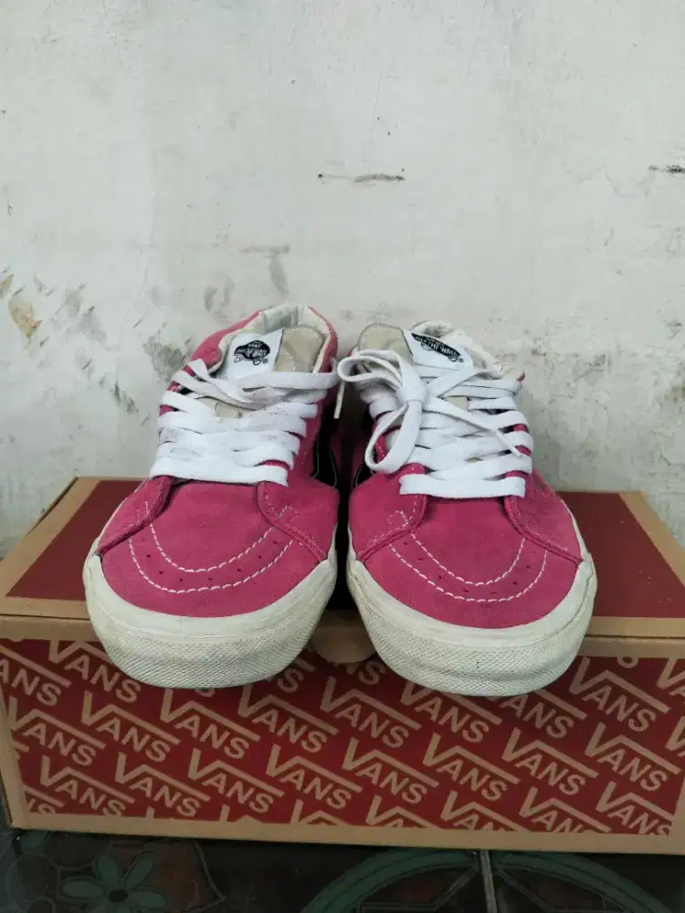 Sepatu Vans warna pink