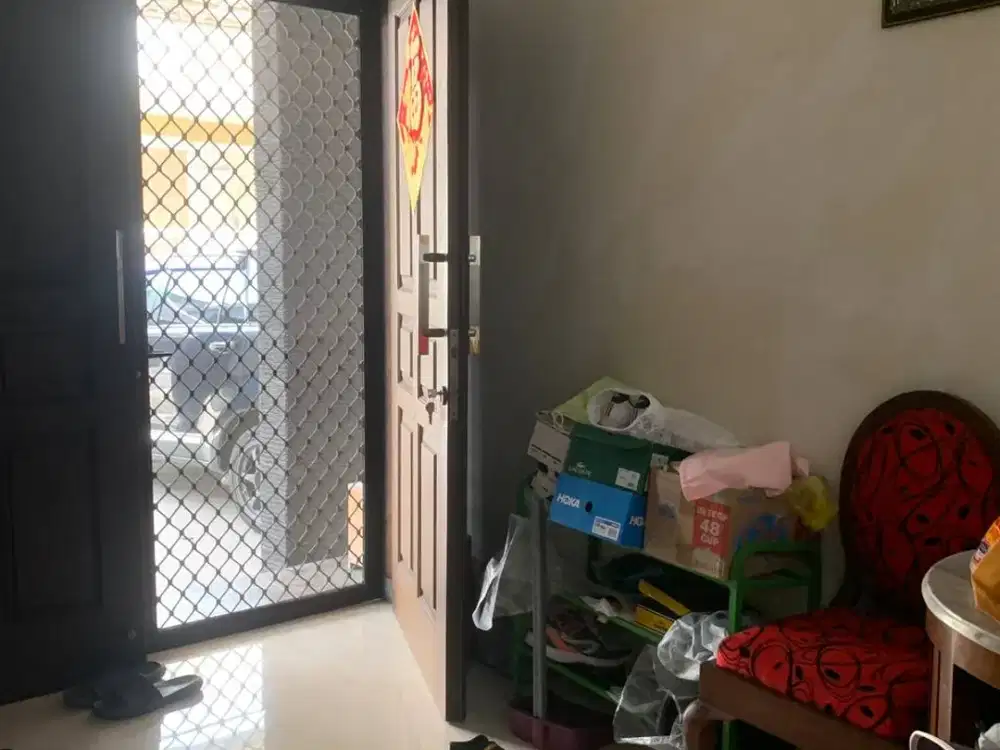 Rumah 1.5 lantai  Mulyosari Tengah, Listrik 5500 watt, Hadap selatan, Row jalan 2 mobil