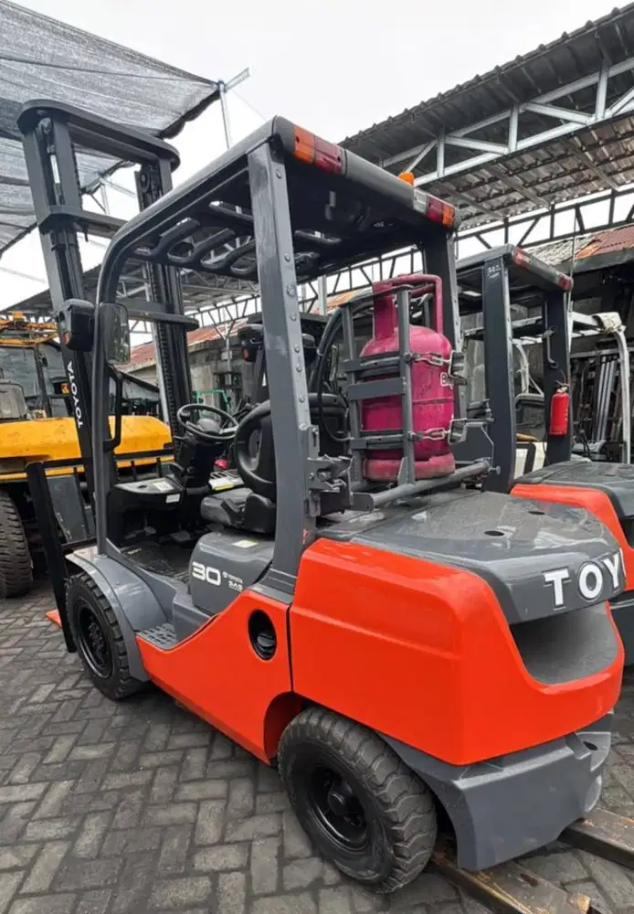 READY FORKLIFT BEKAS TOYOTA 8FG30 3 TON BERGARANSI MESIN