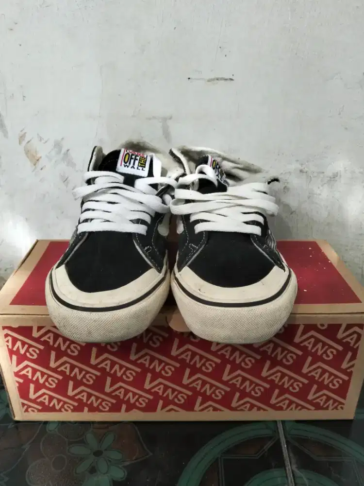 Sepatu Vans off the wall