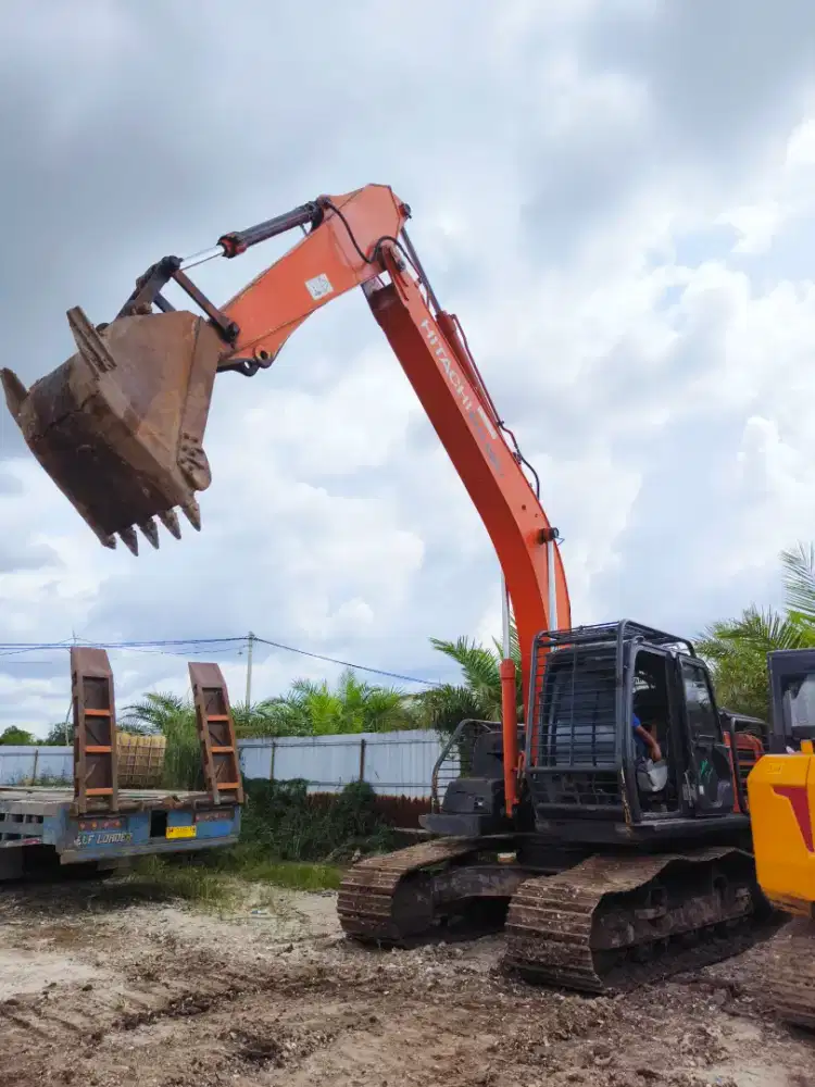 Excavator Hitachi ZX 210F 2021