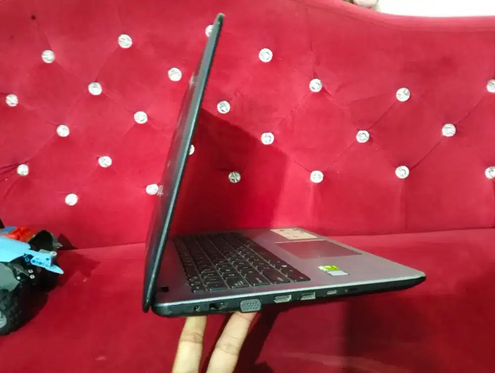 Asus x442ur core i5 gen 7/RAM 8GB SSD 256/VGA Nvidia GeForce 930mx