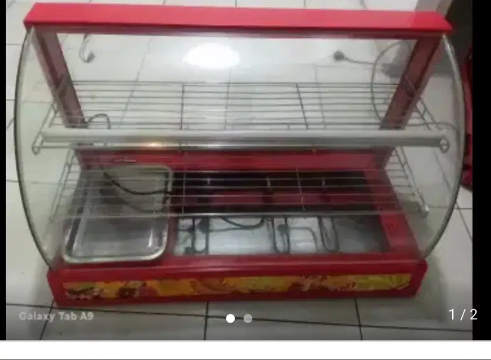 Etalase merk gea getra bekas, ukuran 3nampan dan 2 susun rak