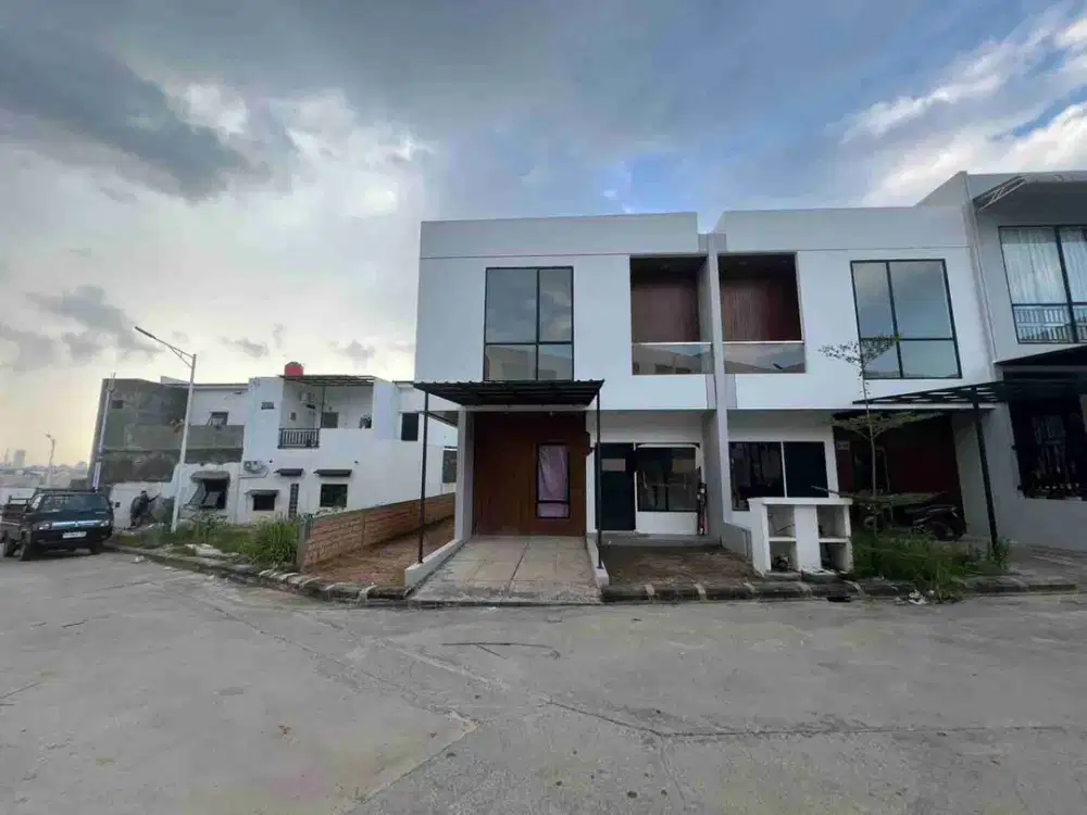 Dijual Cepat Rumah Hook 2 Lantai di Everhill, Batam Center