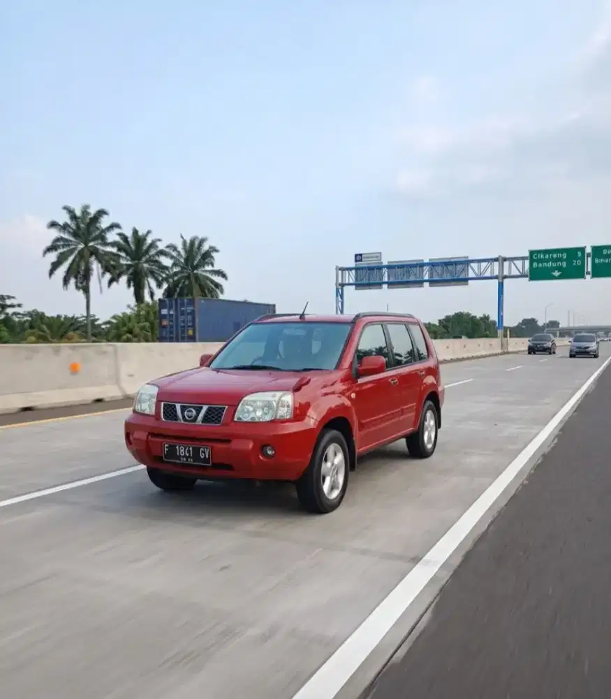 Nissan Xtrail T30 st 2.4 at mulus asli merah langka