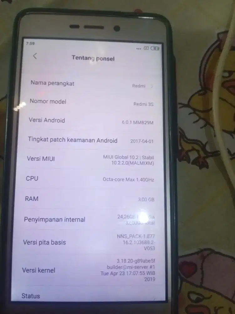 Redmi 3s. Ram 3/32 gb. HP normal. Siap pakai.