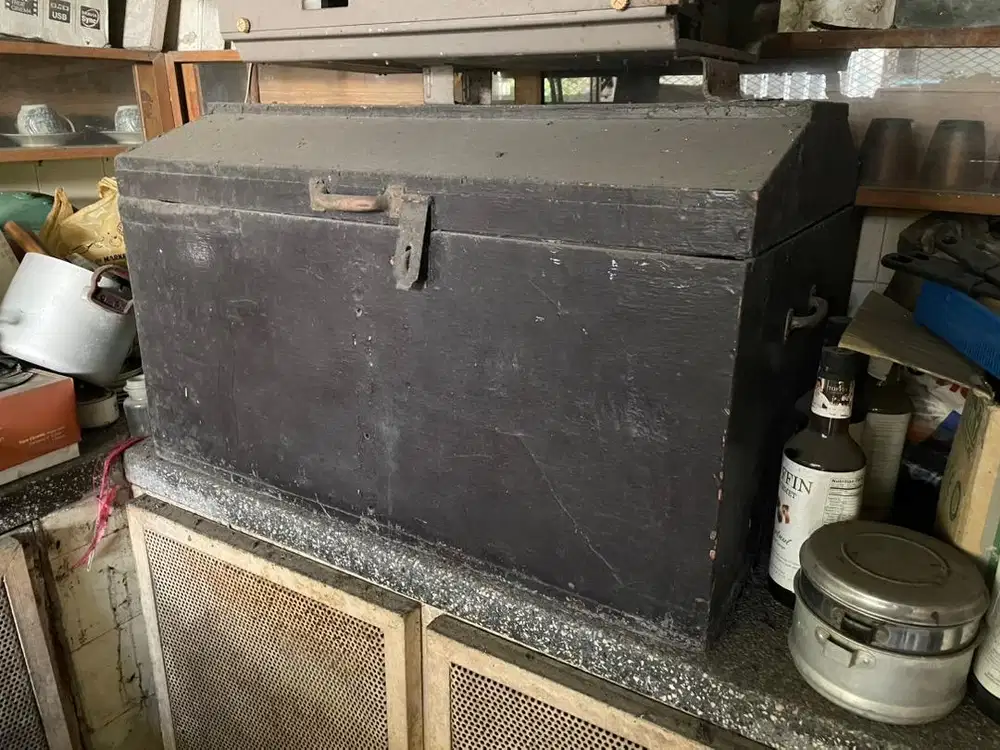Tempat beras dari Jati solid Vinta