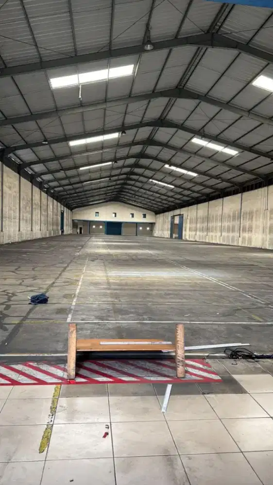 Disewakan Gudang + Kantor Mezzanine Bagus siap pakai