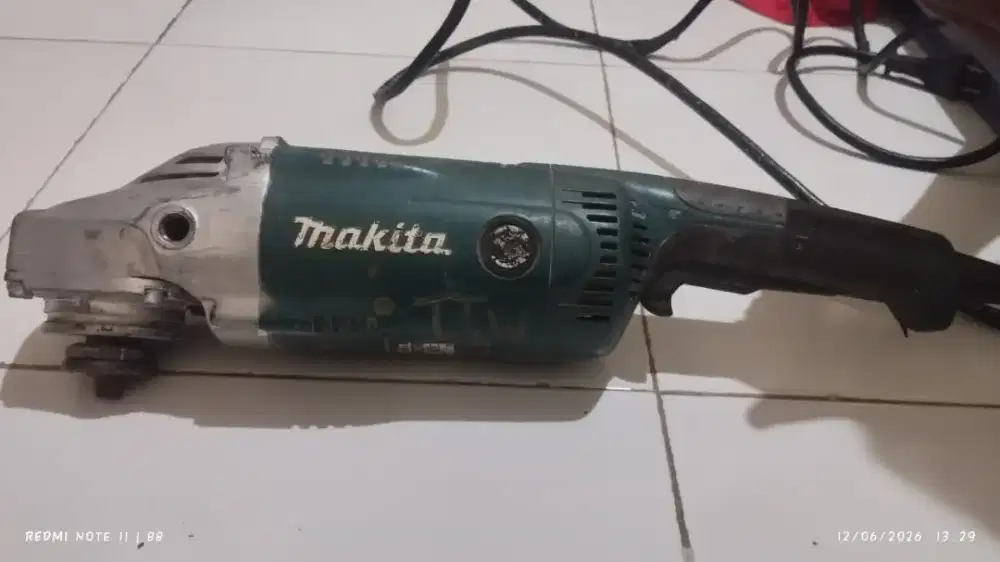Mesin Gerinda Makita GA7020