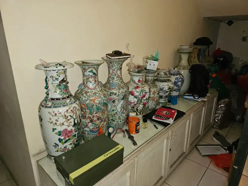 vas bunga atau hiasan