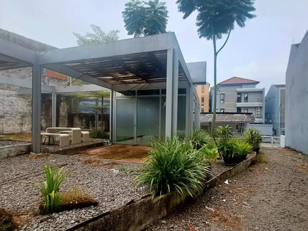 Tanah Luas Ada Bangunan di Tubagus Ismail Dago