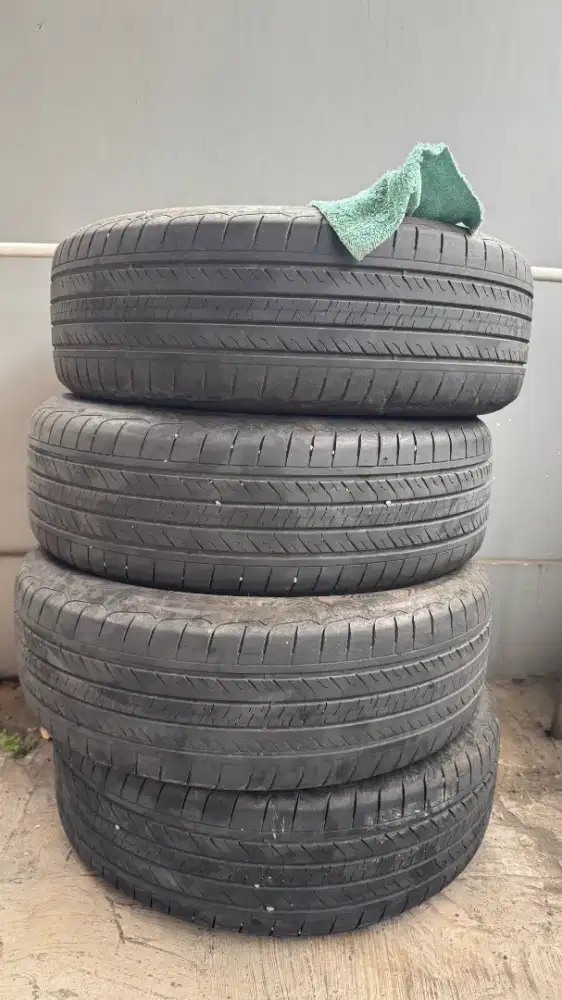 Jual ban R17 215/60 bekas DOT 2022 masih tebal