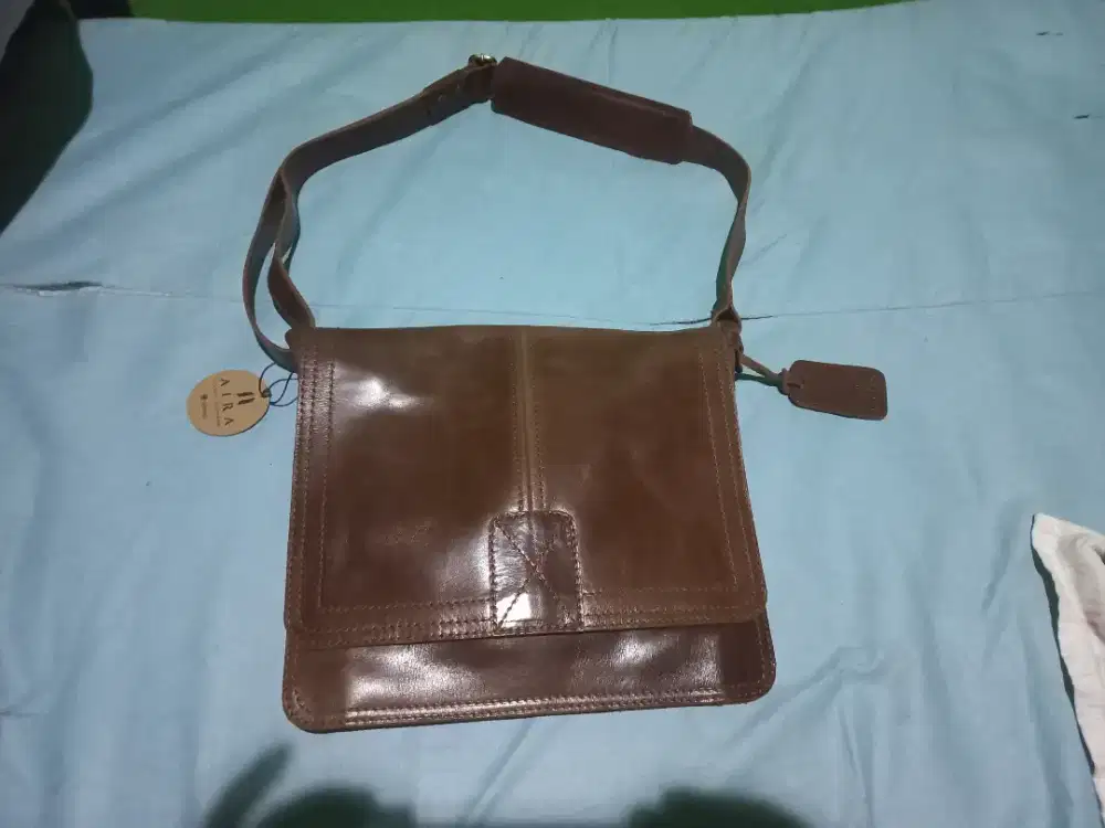 Tas kulit merk AIRA
