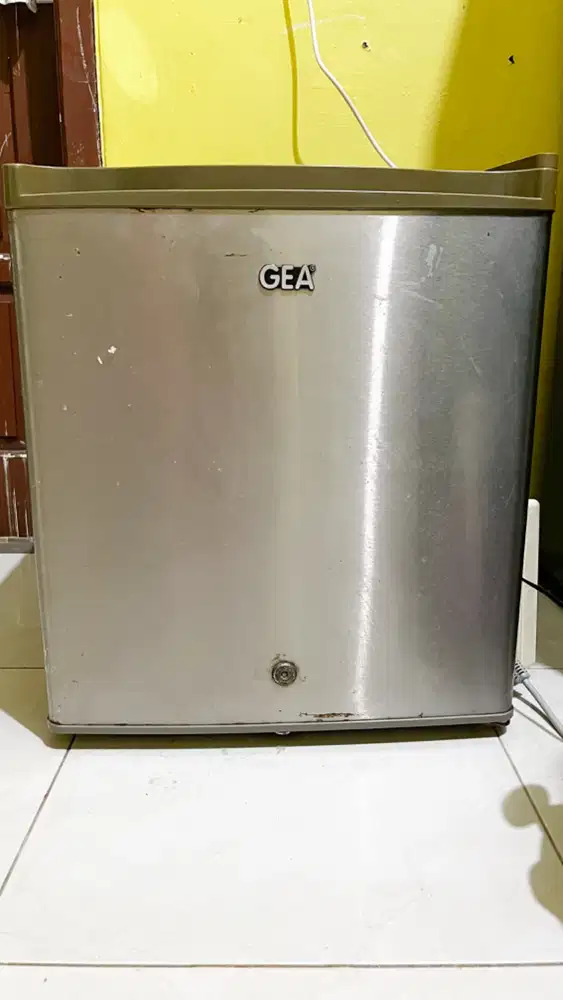 JUAL KULKAS BESAR SHARP & KULKAS KECIL GEA