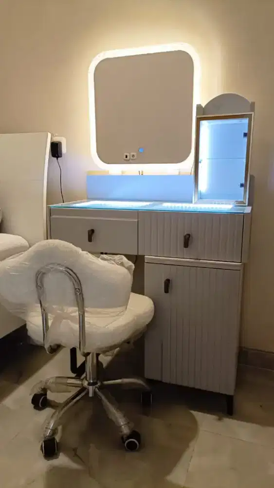 Meja Rias Bonus Kursi, meja kaca make up