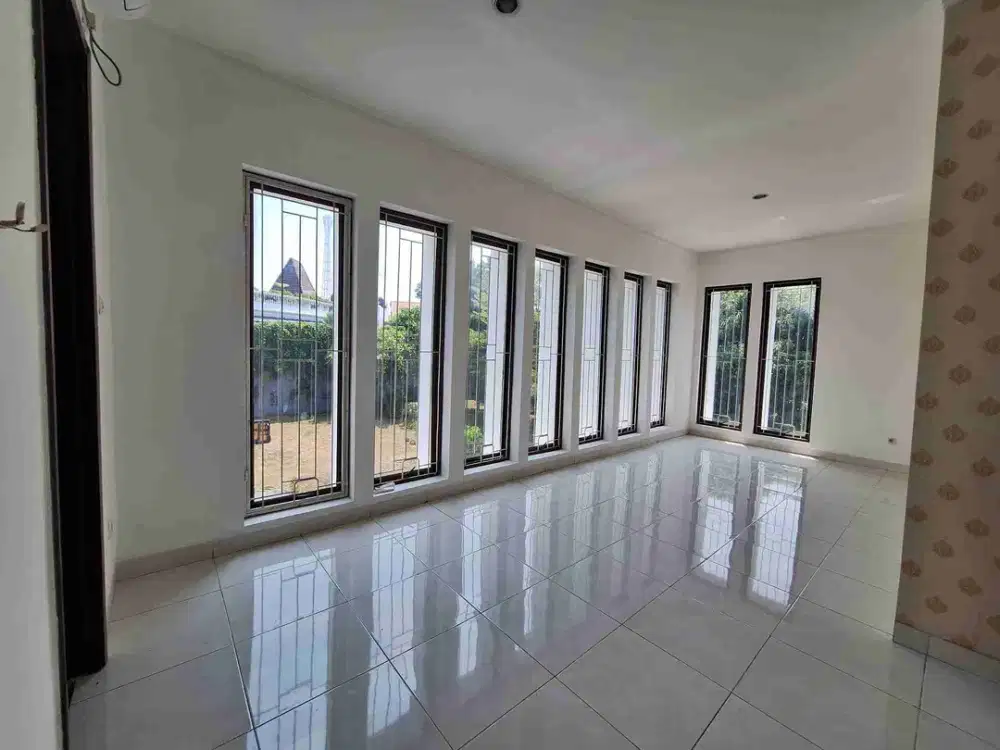 Rumah discovery bagus SDH renov Hoek siap huni harga nego