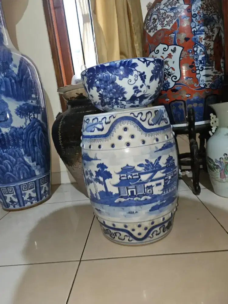tempat duduk biru