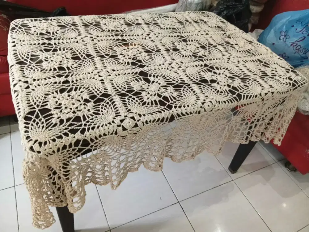 Taplak Meja Rajut Tangan Asli Kream