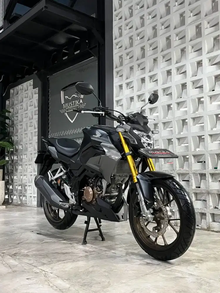 KM 5rb‼️Honda CB 150R SE 2024. Plat W Darjo.DANNY Mustika Motor Sulfat