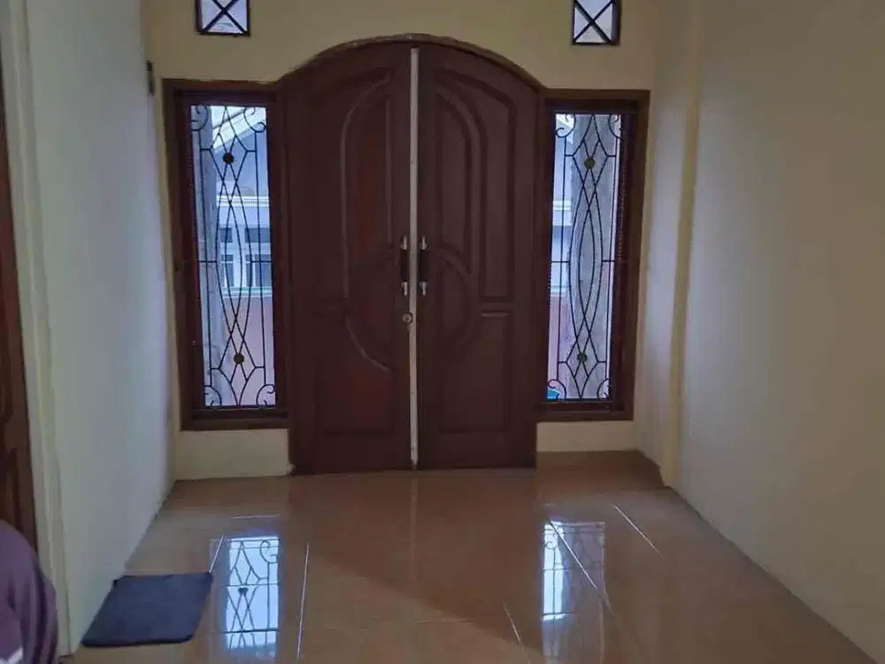 Disewakan rumah 2 lantai rapi bagus jalan lebar di cempaka putih jakarta pusat