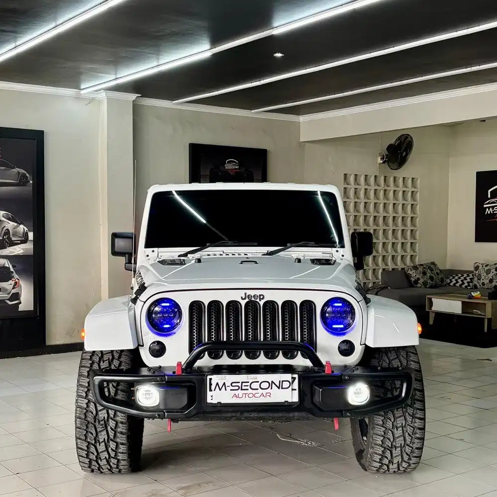Jeep Wrangler Sahara 3.6 AT 2012